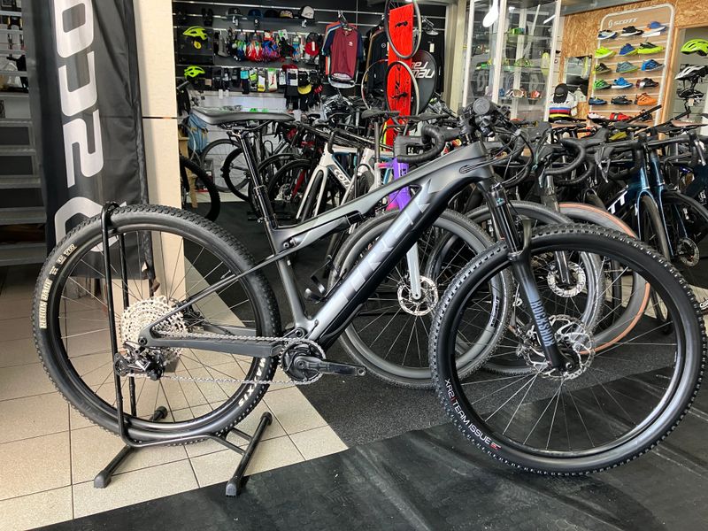Trek E-Caliber 9.6 2022 2022 Mountainbike d'occasion — image 1 sur 9
