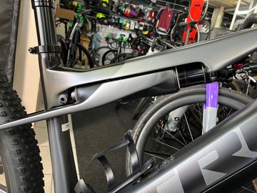 Trek E-Caliber 9.6 2022 2022 Mountainbike d'occasion — image 4 sur 9