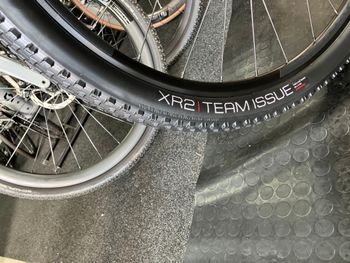Used Trek E-Caliber 9.6 2022 2022 Mountainbike — image 6 of 9