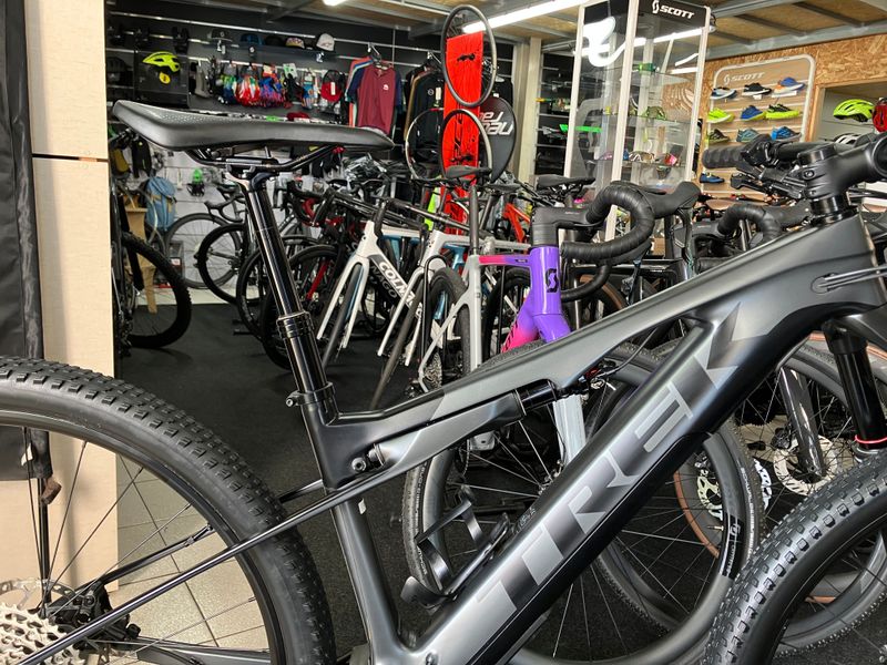 Trek E-Caliber 9.6 2022 2022 Mountainbike d'occasion — image 5 sur 9