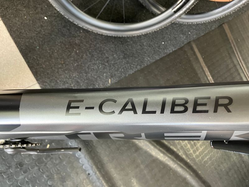 Trek E-Caliber 9.6 2022 2022 Mountainbike d'occasion — image 8 sur 9