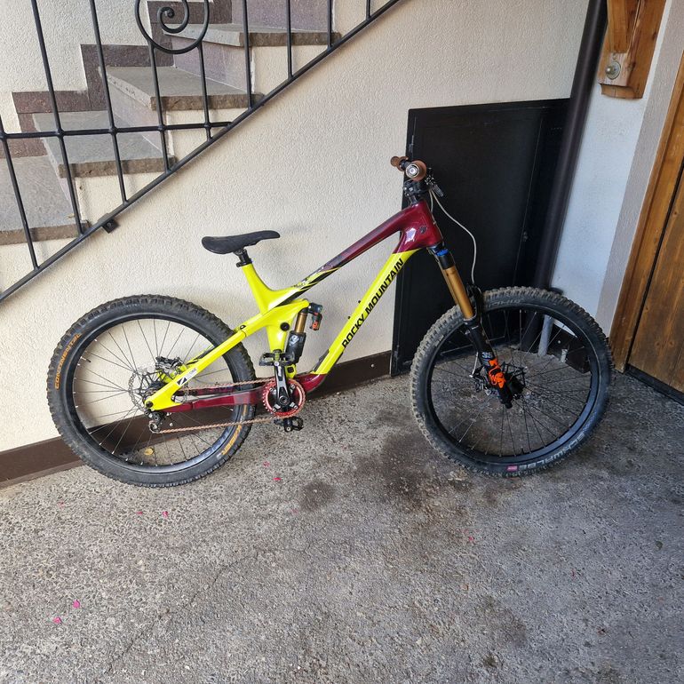 Used Rocky Mountain Slayer Carbon 90 2018 2018 Mountainbike, Red, 27.5, 26 — image 1 of 7