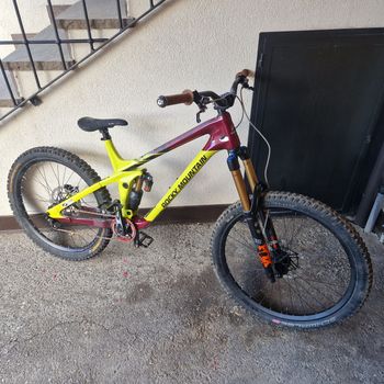 Used Rocky Mountain Slayer Carbon 90 2018 2018 Mountainbike, Red, 27.5, 26 — image 7 of 7