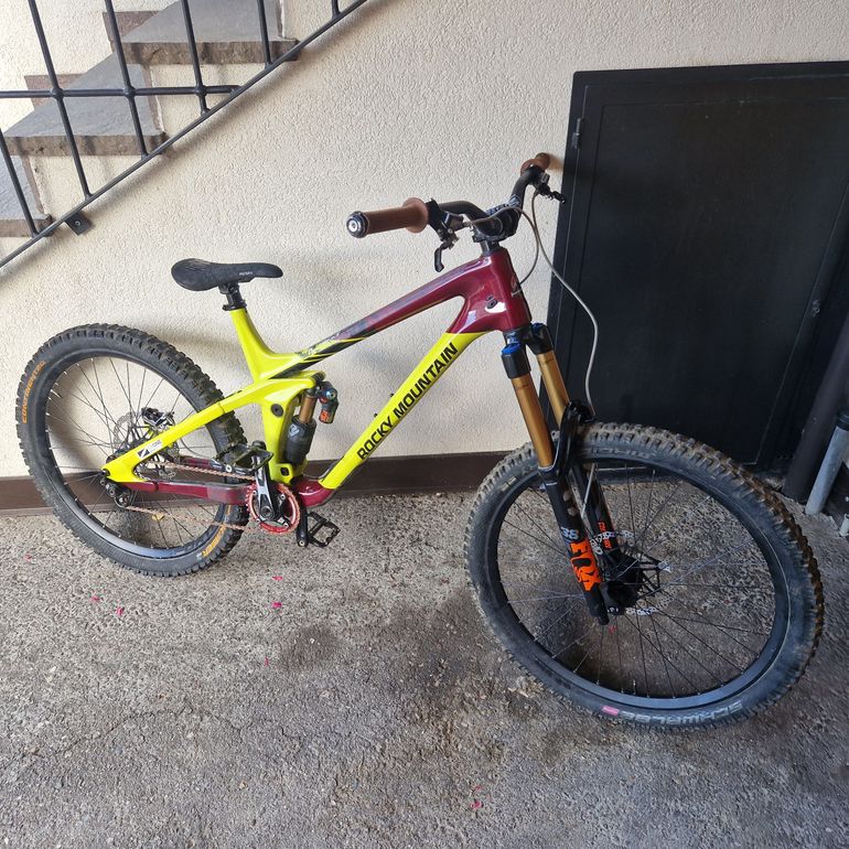 Used Rocky Mountain Slayer Carbon 90 2018 2018 Mountainbike, Red, 27.5, 26 — image 7 of 7