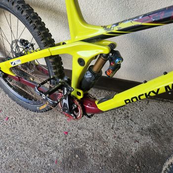 Used Rocky Mountain Slayer Carbon 90 2018 2018 Mountainbike, Red, 27.5, 26 — image 6 of 7