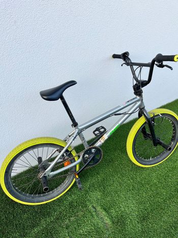 Used DECATHLON Bmx Wipe 20” 2021 Road & Gravel, Hellgrau — image 1 of 4