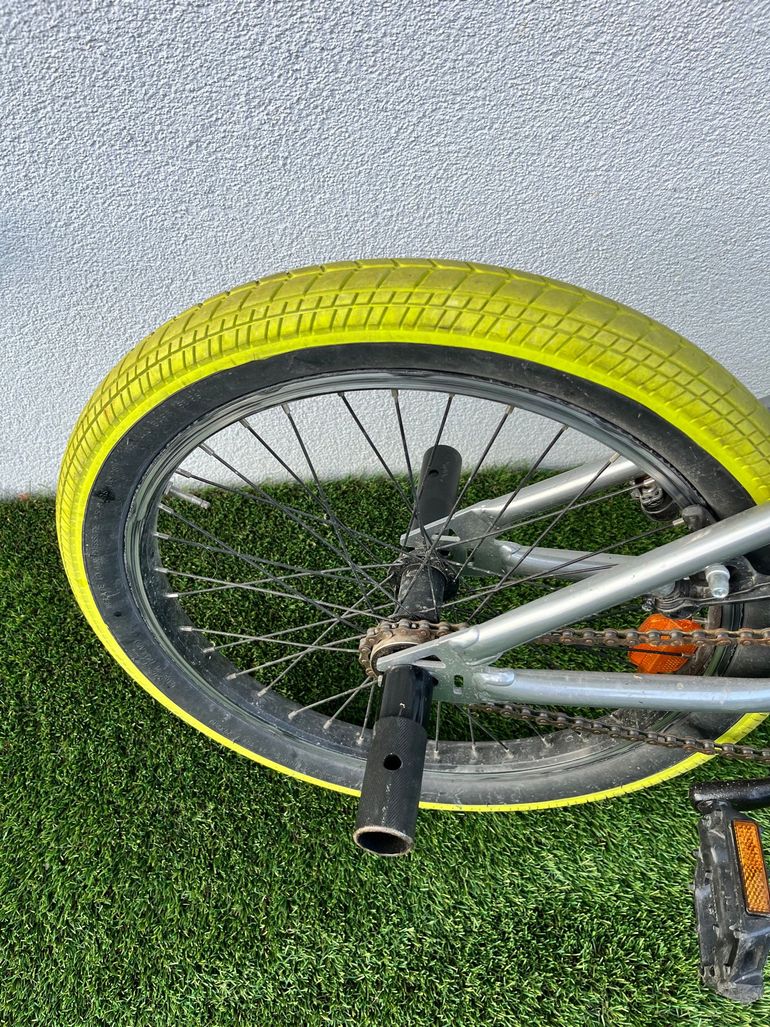 Used DECATHLON Bmx Wipe 20” 2021 Road & Gravel, Hellgrau — image 3 of 4