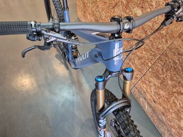 Used Pivot Shuttle LT 2025 Mountainbike, Blue — image 5 of 6