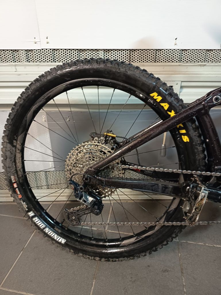 Used Giant Reign E+ 2 2024 2024 Mountainbike, Light Gray, 29 — image 9 of 12
