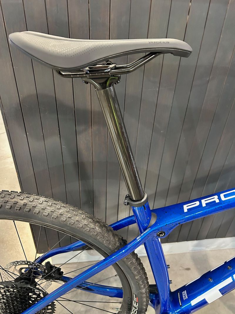 Used Trek Procaliber 9.7 2023 2023 Mountainbike, Blue, 29, 27.5 — image 8 of 9