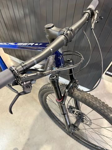 Used Trek Procaliber 9.7 2023 2023 Mountainbike, Blue, 29, 27.5 — image 9 of 9