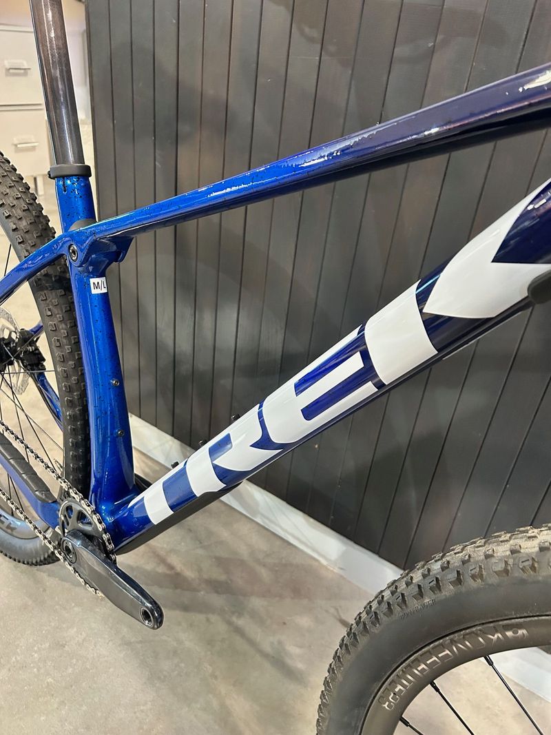 Used Trek Procaliber 9.7 2023 2023 Mountainbike, Blue, 29, 27.5 — image 4 of 9