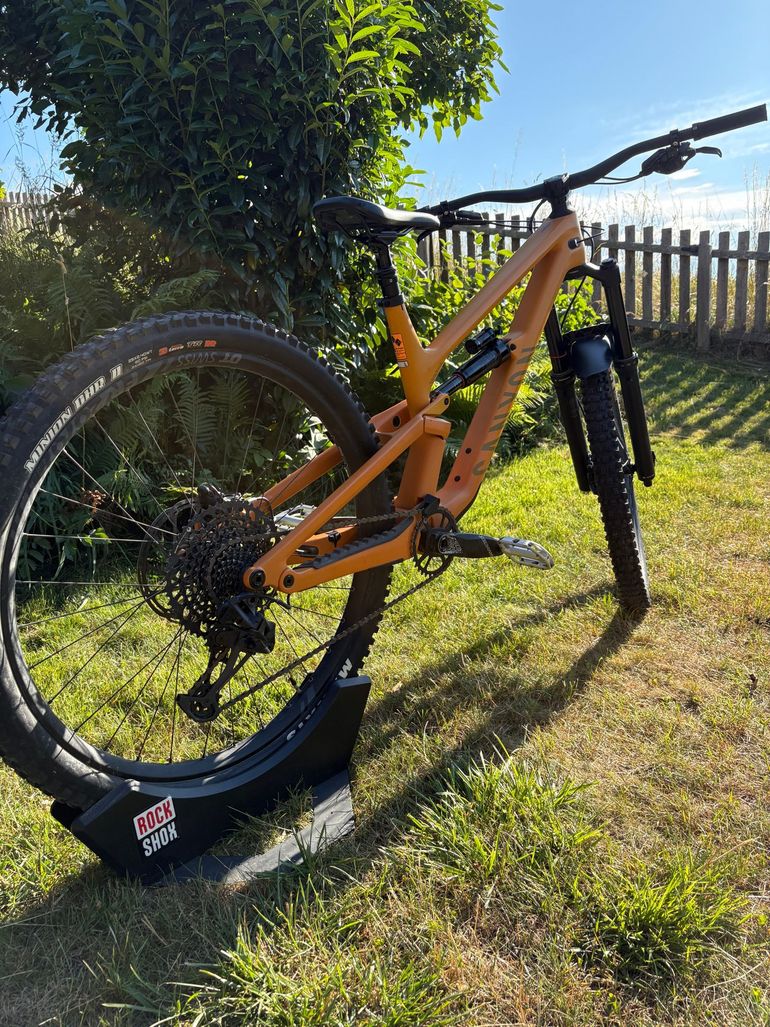 Canyon Torque Mullet CF 7 2024 2024 Mountainbike usato, Arancione — immagine 3 di 3