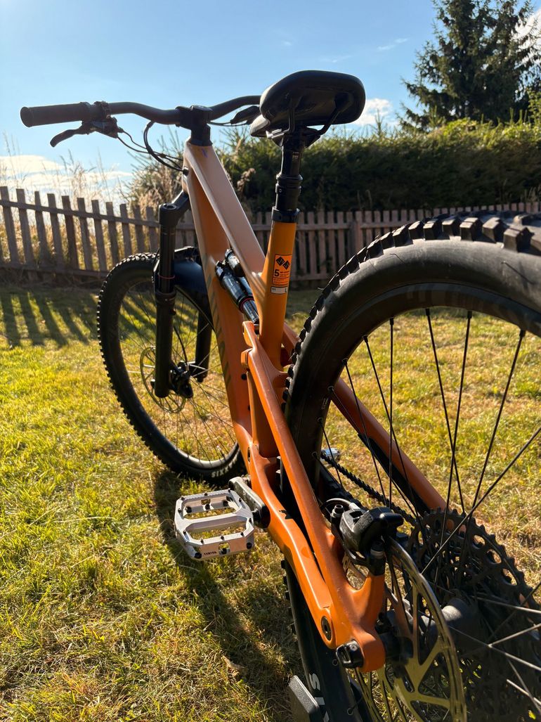 Canyon Torque Mullet CF 7 2024 2024 Mountainbike usato, Arancione — immagine 2 di 3