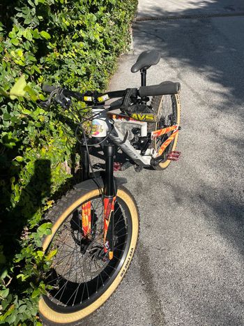 Used Commencal CLASH 24 2022 Mountainbike, White — image 3 of 9