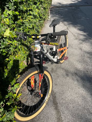 Used Commencal CLASH 24 2022 Mountainbike, White — image 3 of 9