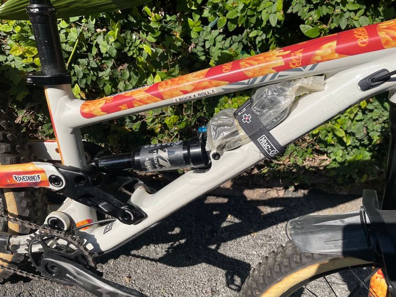 Used Commencal CLASH 24 2022 Mountainbike, White — image 8 of 9