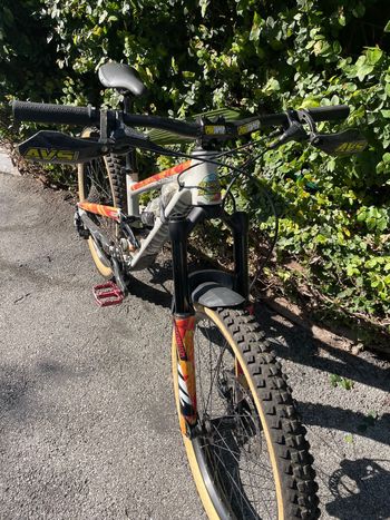 Used Commencal CLASH 24 2022 Mountainbike, White — image 4 of 9