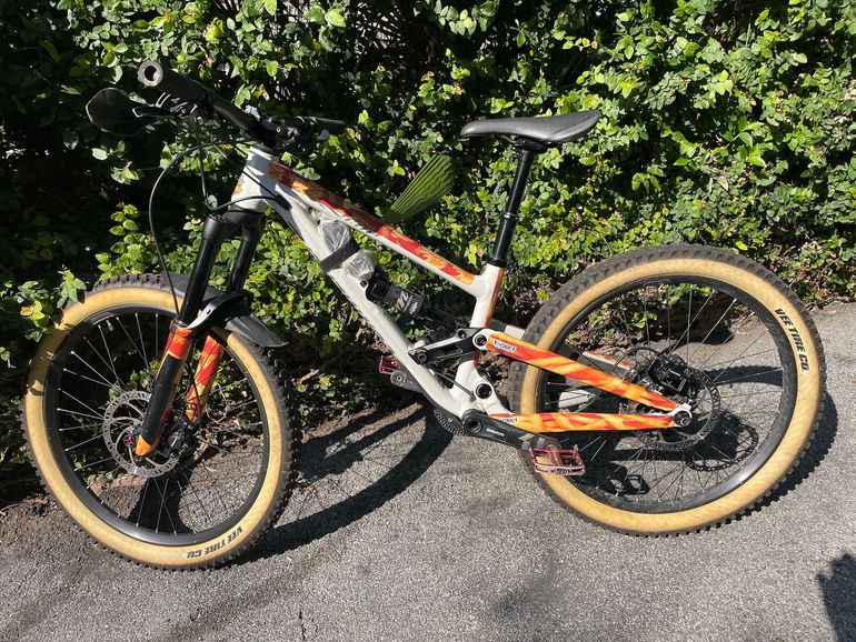Used Commencal CLASH 24 2022 Mountainbike, White — image 2 of 9