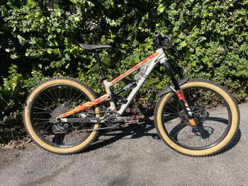 Used Commencal CLASH 24 2022 Mountainbike, White — image 1 of 9