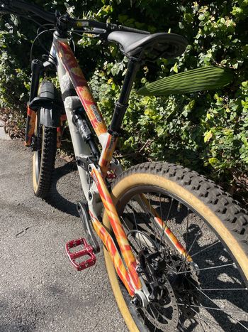 Used Commencal CLASH 24 2022 Mountainbike, White — image 5 of 9