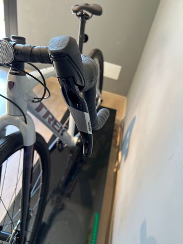 Used Trek Checkpoint ALR 5 2025 2025 Road & Gravel, White — image 6 of 11