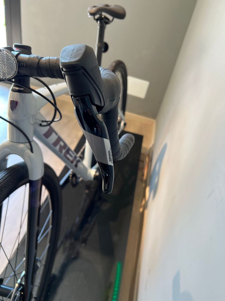 Used Trek Checkpoint ALR 5 2025 2025 Road & Gravel, White — image 6 of 11