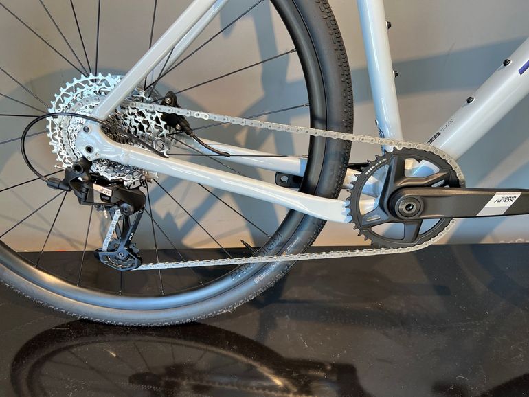 Used Trek Checkpoint ALR 5 2025 2025 Road & Gravel, White — image 3 of 11