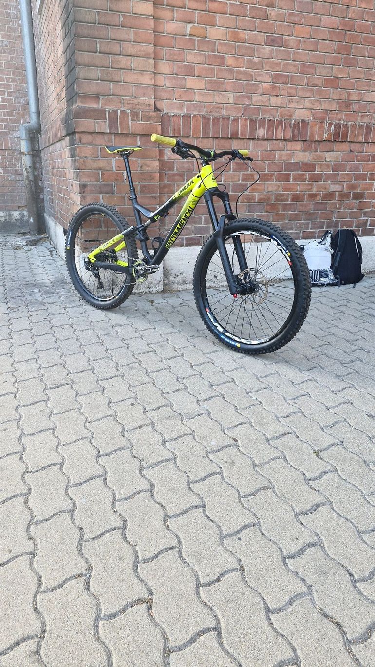 Used Commencal Meta AM V4 2016 2016 Mountainbike, Black — image 2 of 3