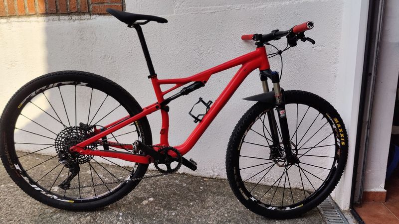 Used Specialized Epic Shimano Deore XT 2011 Mountainbike, Red, 29 — image 1 of 5