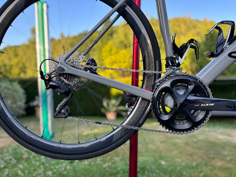 Canyon Ultimate CF SL 7 Disc 2021 2021 Road & Gravel de segunda mano, Gris claro — imagen 2 de 5