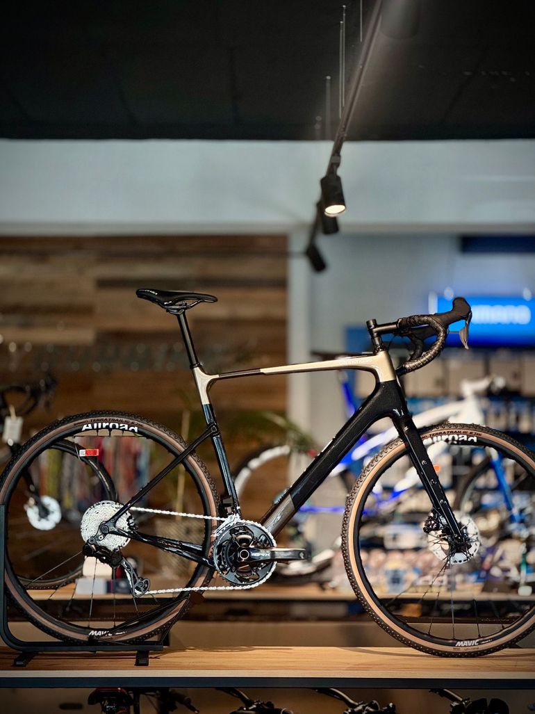 Used Cannondale Topstone Shimano GRX Di2 2024 Road & Gravel, Black — image 1 of 6