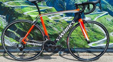 Używany Specialized Tarmac SRAM Red eTap 2016 Road & Gravel — zdjęcie 1 z 13