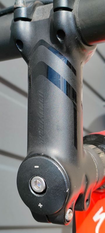 Używany Specialized Tarmac SRAM Red eTap 2016 Road & Gravel — zdjęcie 12 z 13