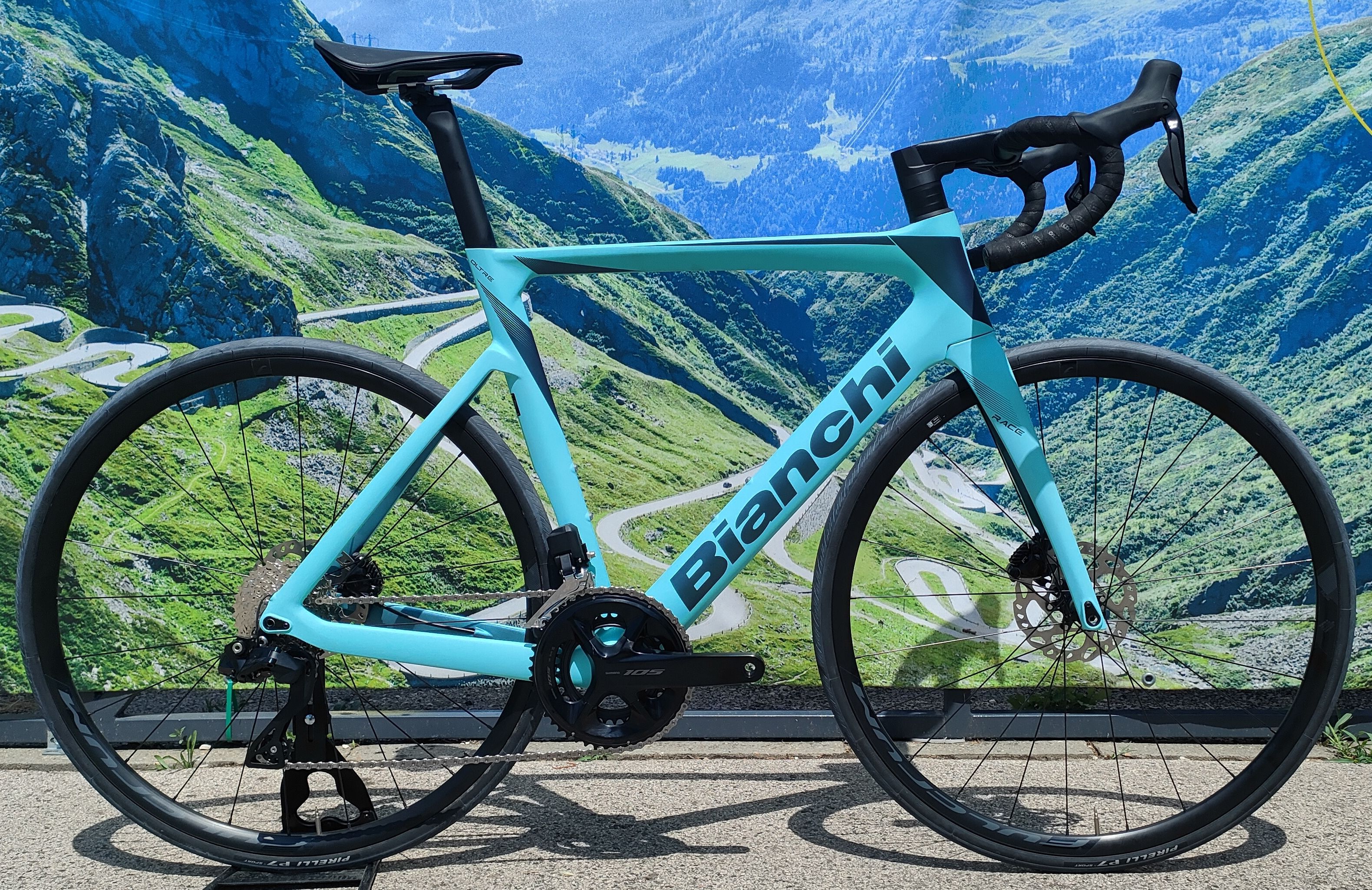 ビアンキBIANCHI OLTRE RACE 2024 Bianchi 2024 Oltre Pro Ultegra Di2 - Adrenaline Bikes