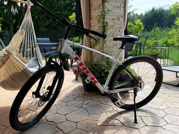 Used Trek X-Caliber 8 2022 2022 Mountainbike, White, 27.5, 29 — image 6 of 8