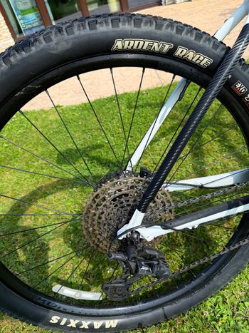 Used Trek X-Caliber 8 2022 2022 Mountainbike, White, 27.5, 29 — image 4 of 8