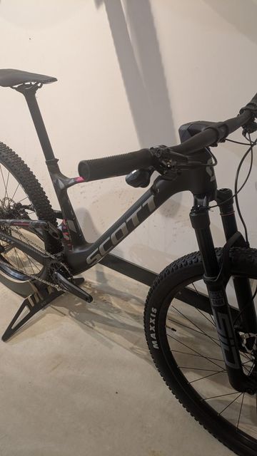 Tweedehands Scott Spark RC Team 2025 Mountainbike — afbeelding 3 van 3