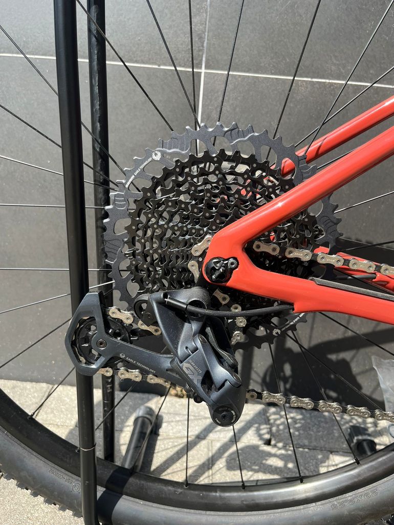 Used Focus Raven SRAM GX Eagle 2021 Mountainbike, Red — image 5 of 7