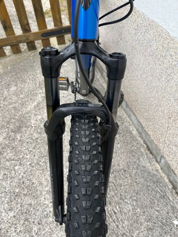 Used Trek Marlin 8 2022 2022 Mountainbike, Blue, 26, 27.5, 29 — image 8 of 9