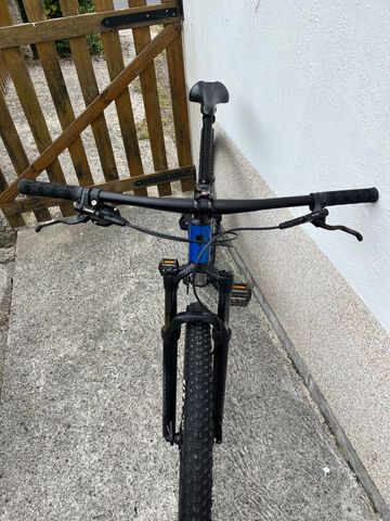 Used Trek Marlin 8 2022 2022 Mountainbike, Blue, 26, 27.5, 29 — image 3 of 9
