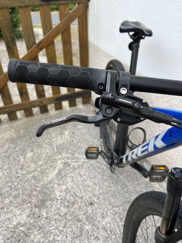 Used Trek Marlin 8 2022 2022 Mountainbike, Blue, 26, 27.5, 29 — image 4 of 9