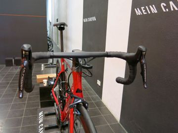 Canyon Aeroad CF SLX Disc 8.0 Di2 2018 2018 Road & Gravel usato, Rosso — immagine 9 di 14