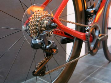 Canyon Aeroad CF SLX Disc 8.0 Di2 2018 2018 Road & Gravel usato, Rosso — immagine 7 di 14