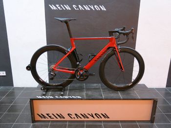 Brugt Canyon Aeroad CF SLX Disc 8.0 Di2 2018 2018 Road & Gravel — billede 6 af 14