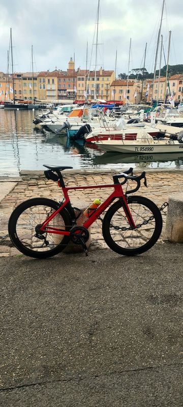 Canyon Aeroad CF SLX Disc 8.0 Di2 2018 2018 Road & Gravel usato, Rosso — immagine 13 di 14