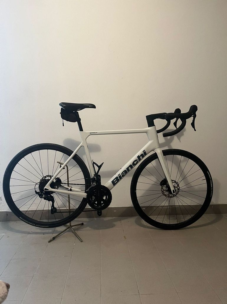 bianchi aria ultegra disc road bike 2021 Shimano E-Bike 2022, Size Medium – Cycle Exchange offering impeccable performance whether racing Gran Fondos Bianchi Aria Ultegra Disc Road