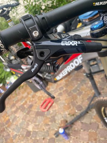Used Nukeproof Pulse 2014 Mountainbike, Light Gray, 26 — image 6 of 11