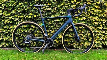 Used BMC Roadmachine AMP ONE 2022 2022 Road & Gravel — image 1 of 3