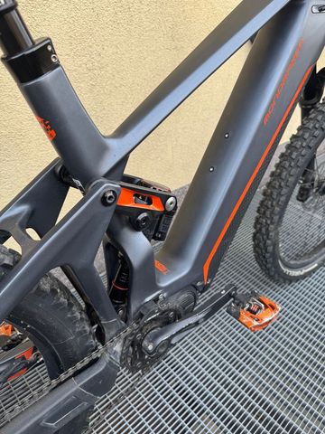 Mondraker e-Crusher Carbon R+ 2018 2018 Mountainbike usato, Grigio chiaro — immagine 8 di 11